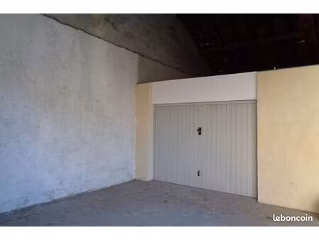 parking/box 15 m² toulon