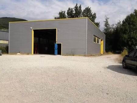 local commercial 225 m²