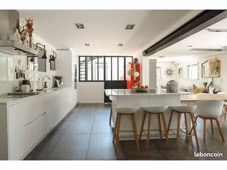 maison 9 pièces 251 m²