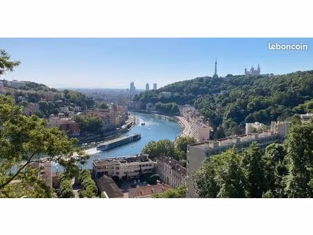 maison familiale d'environ 280 m² située à proximité de fourvière avec vue panoramique sur