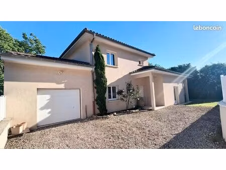 maison familiale 4 pièces + 1 bureau  126 m² avec jardin et garage