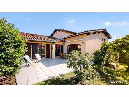 maison 7 pièces 198 m²