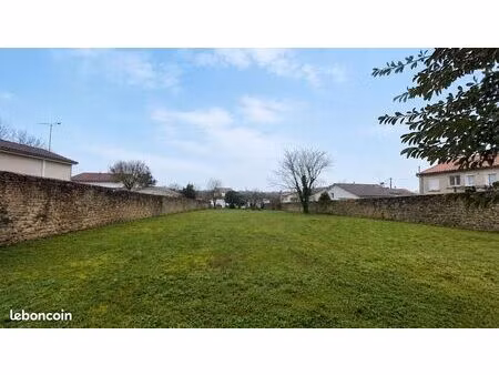 terrain 1700 m² niort