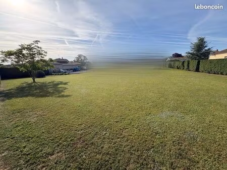 terrain constructible de 1000 m² à champigny en rochereau