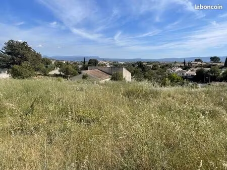 terrain 240 m² pertuis