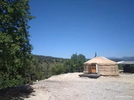 yourte à louer à l'année