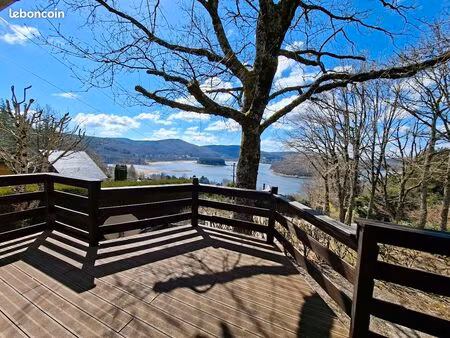 maison avec vue sur le lac du laouzas