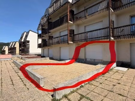 beau studio avec grande terrasse