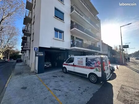 bureau 66 m²