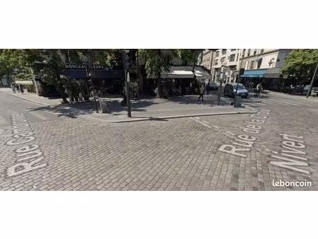 commerce 49 m²