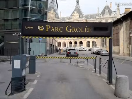 grande place parking grolée