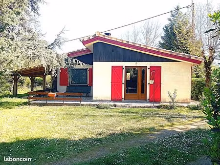 pavillon sur terrain de 1600m²