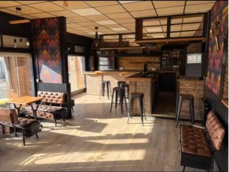 cafe  licence iv et appartement