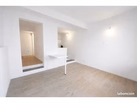 fréjus centre – t1 bis refait à neuf avec cave attenante