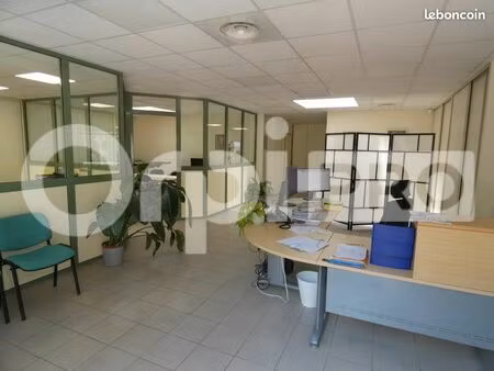 bureau 235 m²
