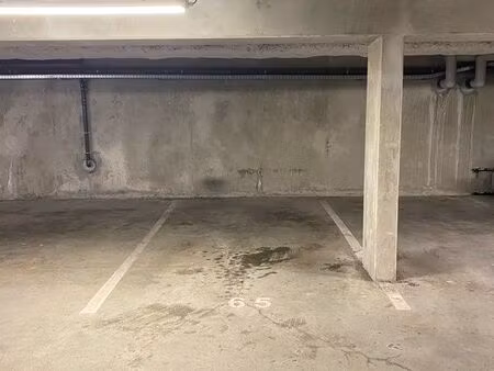 location place de parking lyon confluence