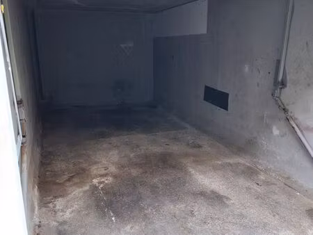 grand garage fermé 14.5m² – parking voiture moto- stockage