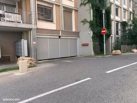 loue box rue léon blum