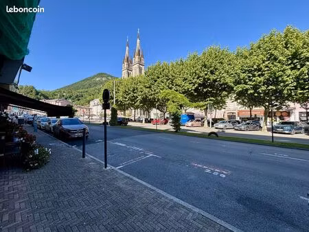local 178 m² voiron