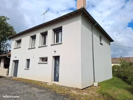 grande maison familiale rénovée avec grande terrasse couverte