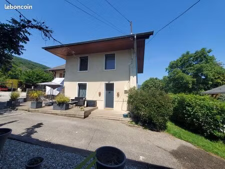 maison rénovée + grange indépendante en pierre