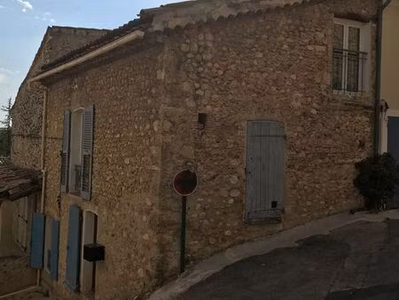 location maison de village