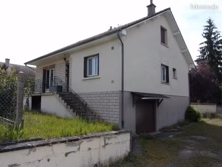 yzeure  sur 646 m² pavillon indépendant de 3 chambres