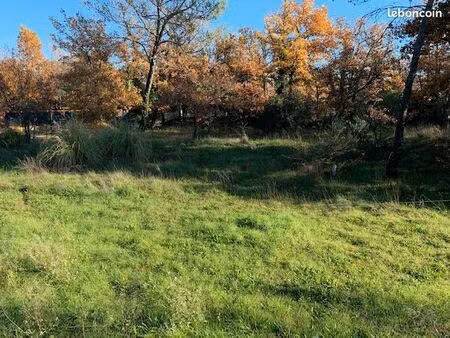 terrain 900 m² le val