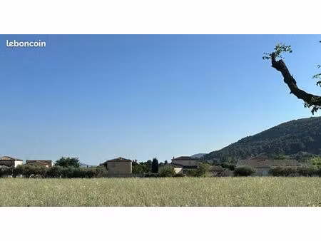 terrain 160 m² cuers