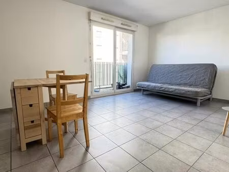 studio 1 pièce 28 m²