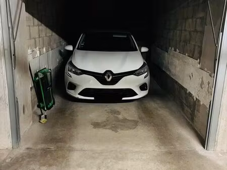 garage fermé 15m2 décines centre