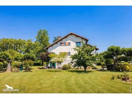 maison 6 pièces 220 m²