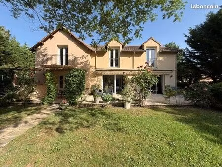 maison 7 pièces 216 m²