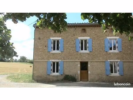 loue corps de ferme agréable et bien placé