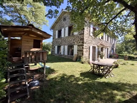 propriété 4 pièces 138 m²