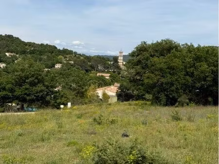 terrain 749m2