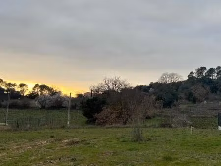 terrain 669 m² carces