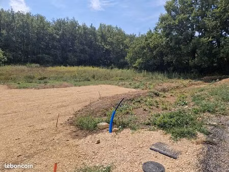 terrain viabilisé constructible 700m²