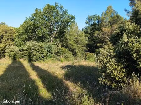 terrain 677 m² lorgues