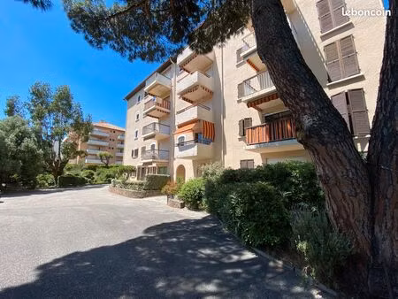 appartement t2 + garage 13 m2 + parking privatif