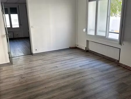 sous location bureaux/local associatif gratte ciel