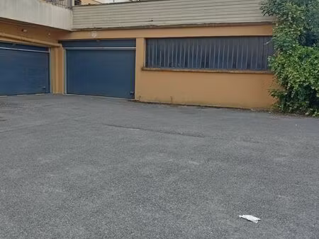 place de parking couverte