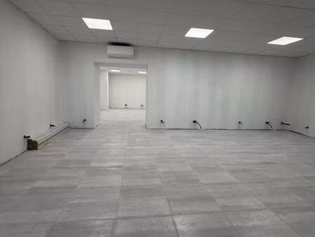 local commercial ou bureau de 95m2 refait à neuf