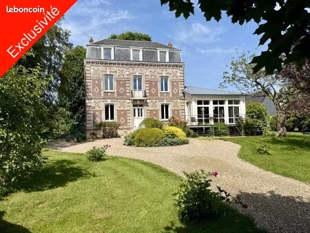 maison 10 pièces 243 m²