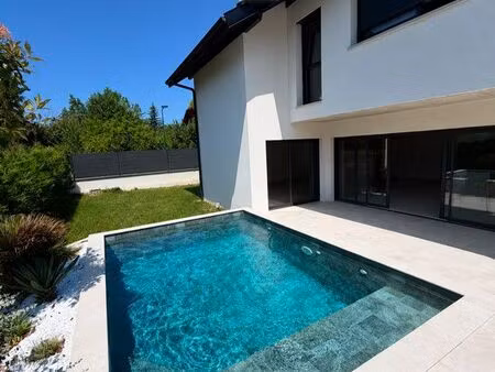 maison contemporaine avec piscine – 140 m² – trévignin