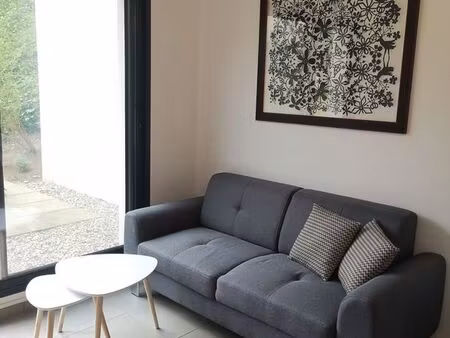 studio meublé dans immeuble de standing
