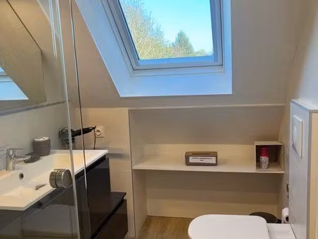 beau studio entièrement meublé et équipe