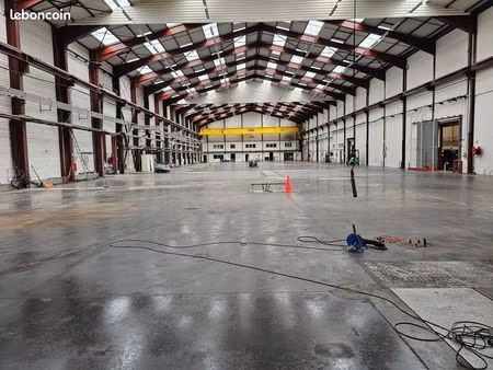 locaux de 10 000 m2 divisibles en différentes superficies