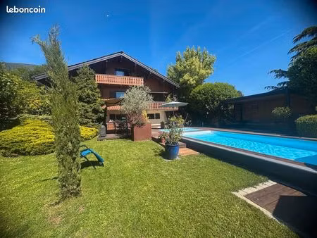 chalet de 6 pièces de 158.90 m²