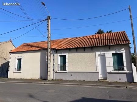 maison f3 avec cour  garage et jardin